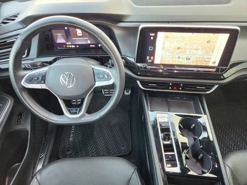 Used 2024 Volkswagen Atlas Cross Sport SEL R-Line image 29