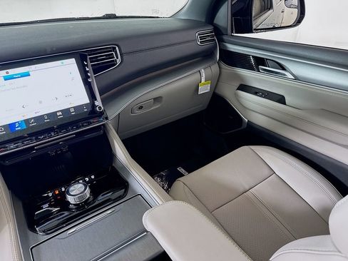New 2026 Jeep Grand Wagoneer 4WD w/ Premium Group I image 25
