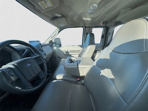 Used 2008 Ford F350 XL image 4