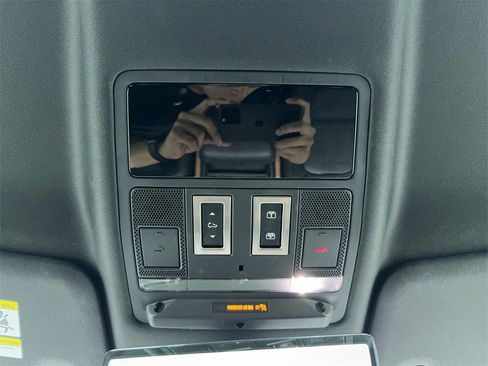 Used 2024 Land Rover Defender 130 X image 34