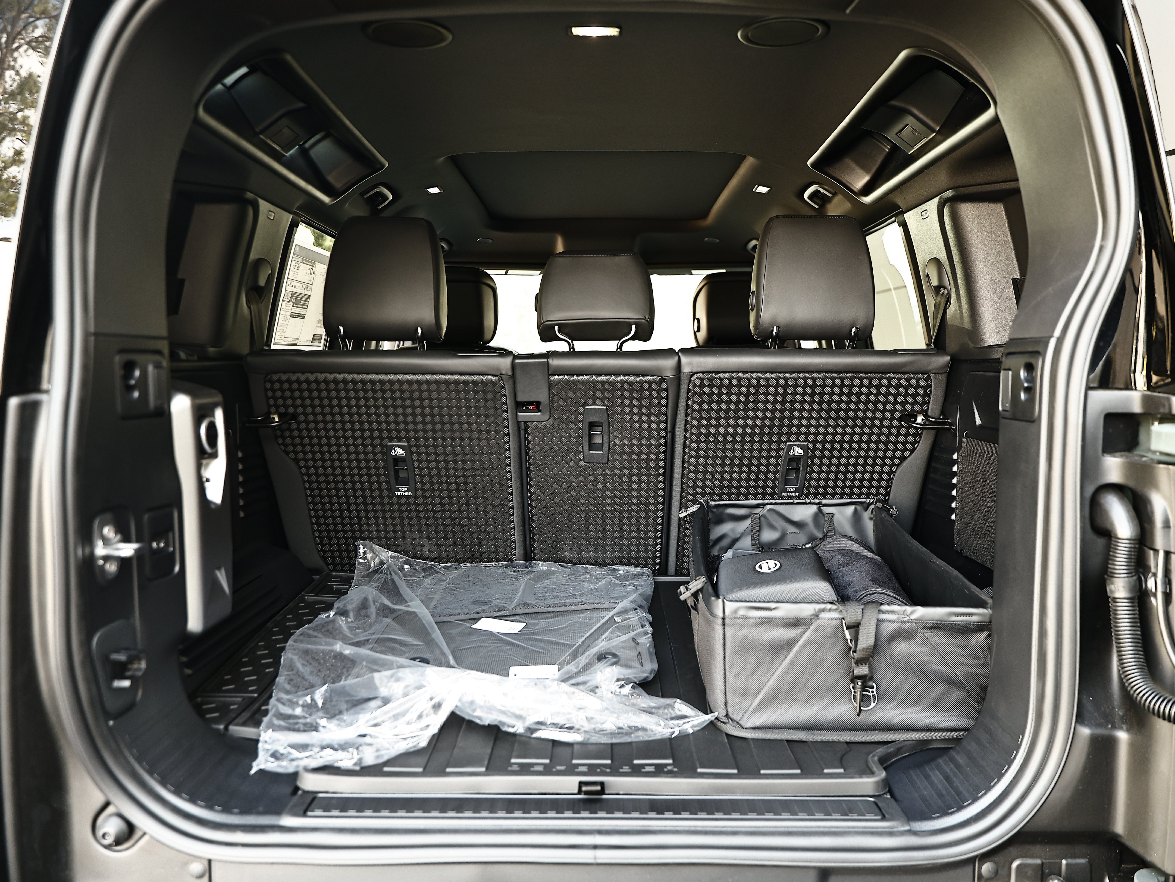 New 2026 Land Rover Defender 110 AWD/4WD image 37