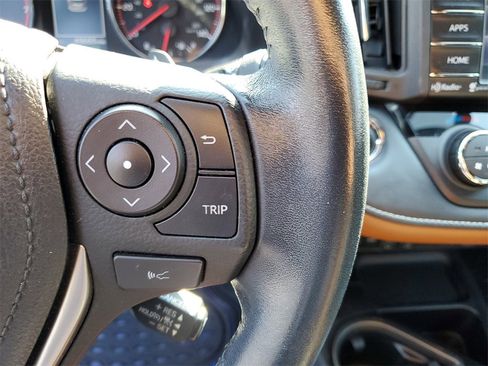 Used 2017 Toyota RAV4 SE image 27