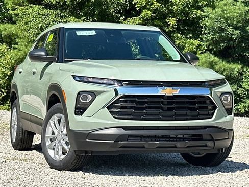 New 2026 Chevrolet TrailBlazer LS w/ LS Convenience Package AWD/4WD image 2