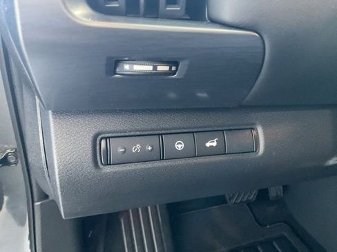 Used 2025 Nissan Pathfinder SL image 8