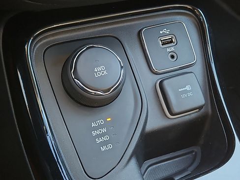 Used 2018 Jeep Compass Latitude image 24