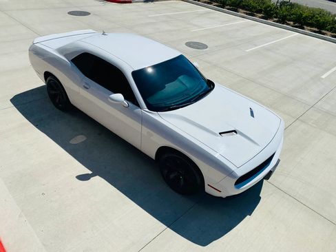 Used 2020 Dodge Challenger SXT RWD image 10