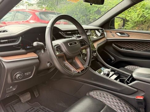 Used 2023 Jeep Grand Cherokee L Summit w/ Advanced Protech Group IV AWD/4WD image 9