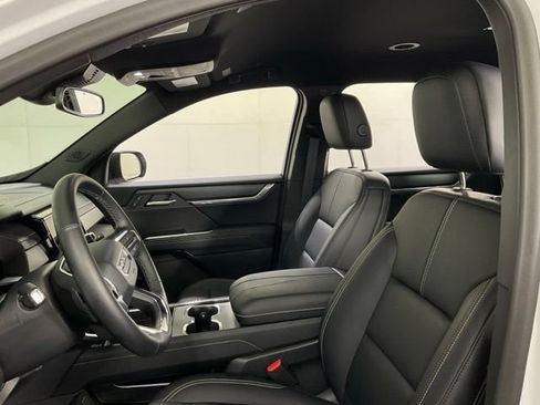 Used 2025 GMC Acadia Elevation w/ Elevation Premium Package AWD/4WD image 30