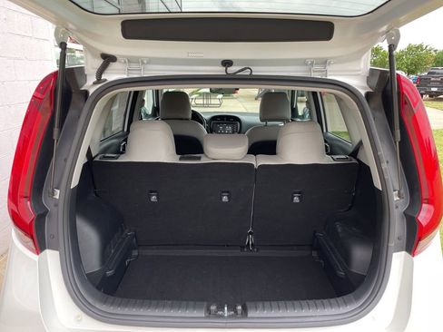 Used 2020 Kia Soul S FWD image 13