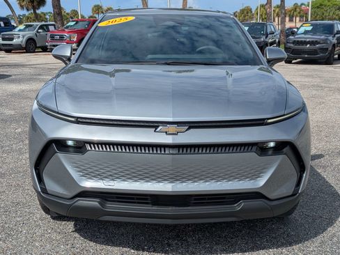 Used 2025 Chevrolet Equinox EV LT FWD image 3