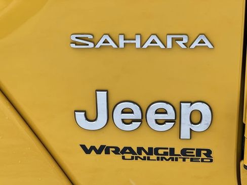 Used 2019 Jeep Wrangler Unlimited Sahara w/ Dual Top Group AWD/4WD image 11