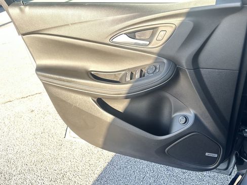 Used 2025 Buick Encore GX Sport Touring w/ Experience Buick Package image 18