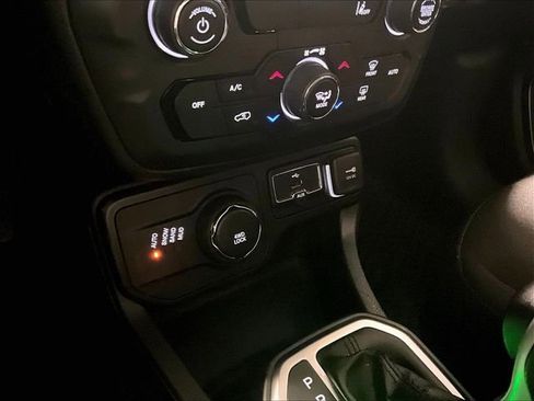 Used 2023 Jeep Renegade Latitude image 27