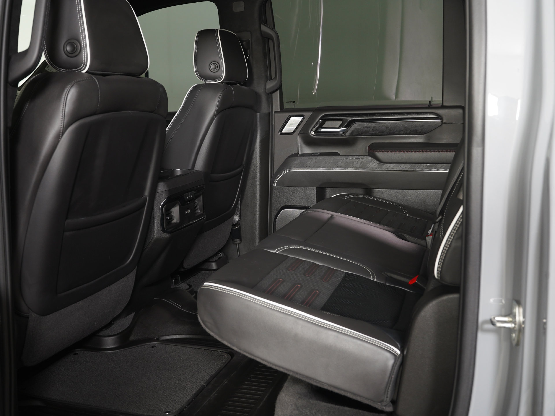 Used 2024 GMC Sierra 2500 AT4X AWD/4WD image 14