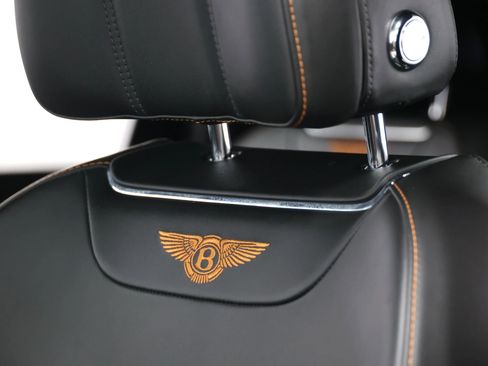 Used 2019 Bentley Bentayga image 17