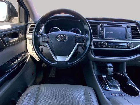 Used 2018 Toyota Highlander Limited FWD image 4