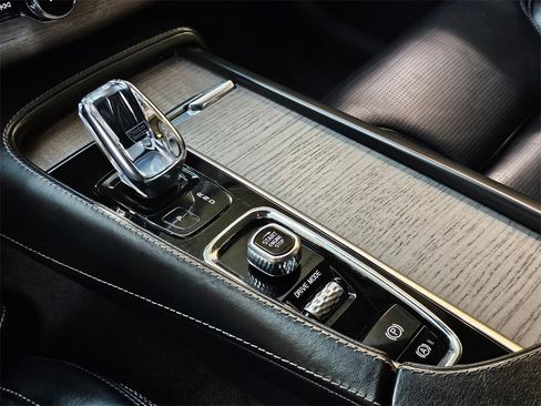 Used 2021 Volvo XC90 T8 Inscription w/ Protection Package Premier image 31