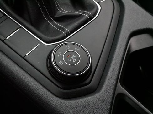 Used 2022 Volkswagen Taos SE image 28