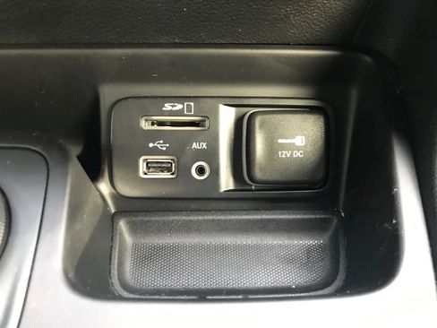 Used 2016 Jeep Cherokee Trailhawk w/ Comfort/Convenience Group image 28