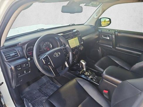 Used 2020 Toyota 4Runner TRD Off-Road Premium AWD/4WD image 10