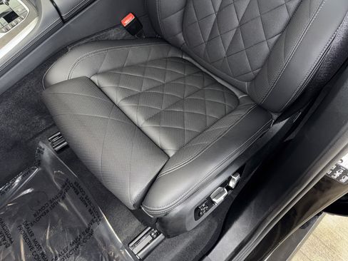 Certified 2025 BMW X7 xDrive40i w/ Executive Package image 34