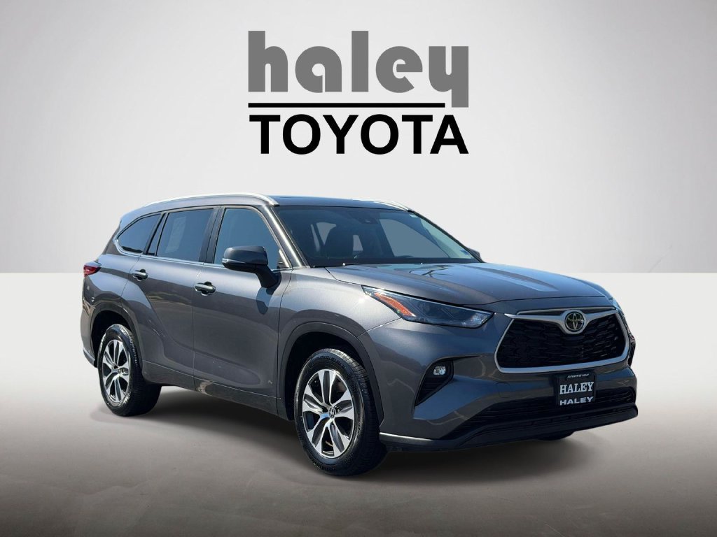 Used 2023 Toyota Highlander XLE FWD image 1