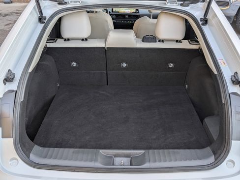 Used 2024 Toyota Prius XLE image 19