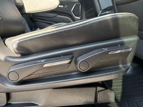 Used 2021 Cadillac Escalade ESV Premium Luxury image 19