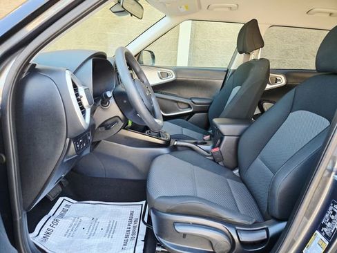 Used 2022 Kia Soul LX w/ Technology Package image 14