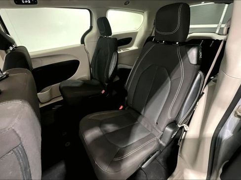 Used 2022 Chrysler Voyager LX image 23