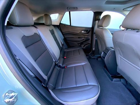 Used 2025 Chevrolet Trax ACTIV w/ Sunroof Package image 20