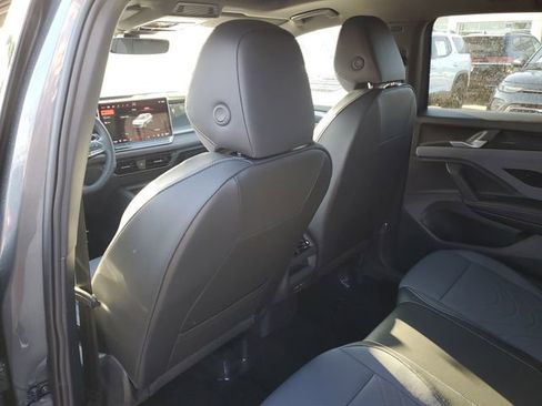 New 2026 Volkswagen Tiguan SE R-Line FWD image 10
