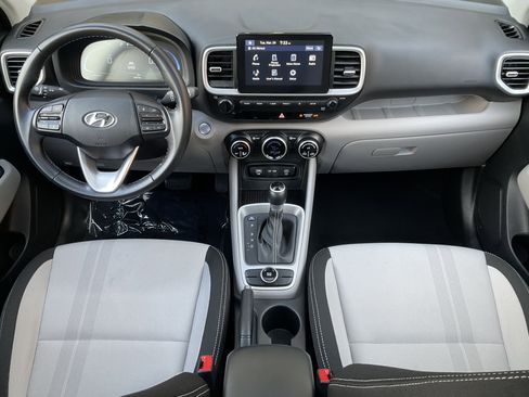 Used 2025 Hyundai Venue SEL FWD image 20