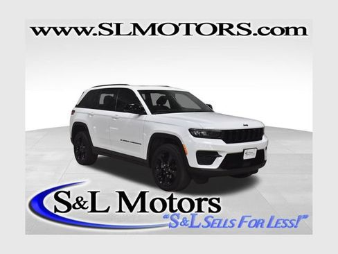 Used 2024 Jeep Grand Cherokee Altitude AWD/4WD image 1