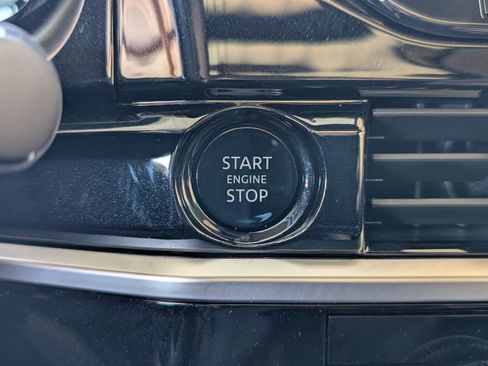 Used 2025 Nissan Pathfinder Platinum image 36