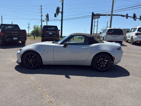 Used 2016 MAZDA MX-5 Miata Club image 9