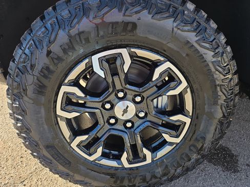 New 2026 Chevrolet Silverado 1500 ZR2 image 11