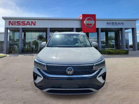 Used 2024 Volkswagen Taos SE FWD image 6