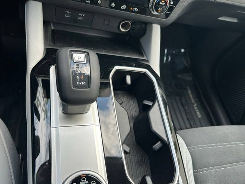 Used 2025 Mitsubishi Outlander SE FWD image 23