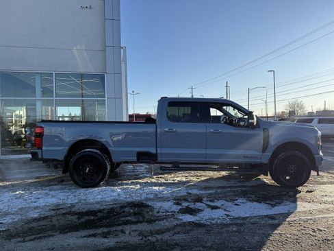 Used 2025 Ford F250 Lariat w/ Black Appearance Package image 8