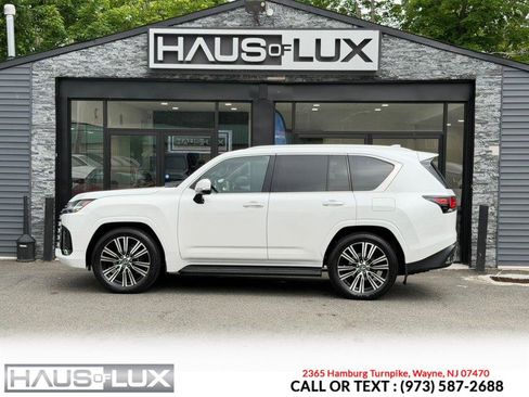 Used 2025 Lexus LX 600 4WD w/ Accessory Package (2T) image 10