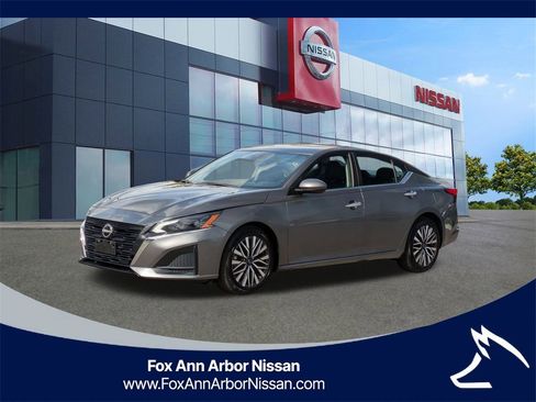 Certified 2023 Nissan Altima 2.5 SV image 1