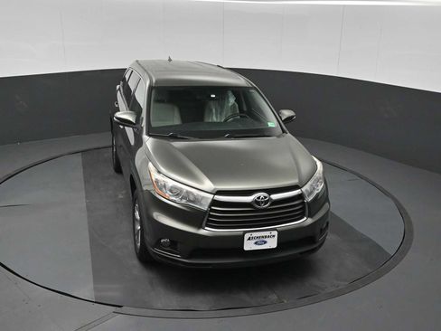 Used 2016 Toyota Highlander Plus FWD image 11