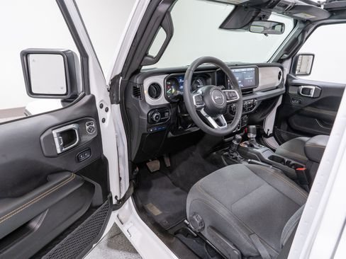 Used 2025 Jeep Wrangler Sahara w/ Safety Group image 12