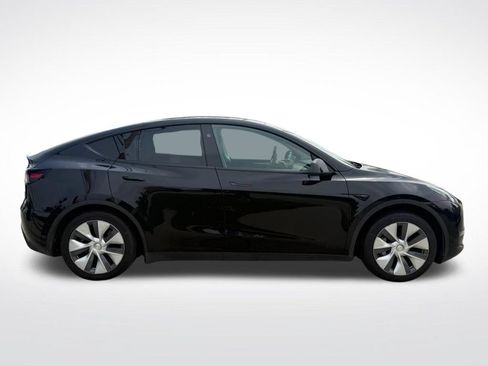 Used 2023 Tesla Model Y Long Range AWD/4WD image 2