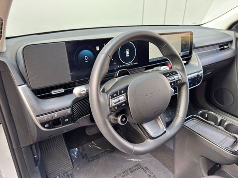 Used 2025 Hyundai Ioniq 5 SE RWD image 12
