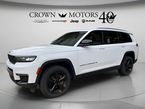 Used 2023 Jeep Grand Cherokee L Limited w/ Black Appearance Package AWD/4WD image 9