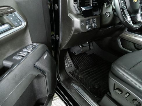 Used 2022 Chevrolet Silverado 1500 LTZ w/ LTZ Convenience Package II AWD/4WD image 8