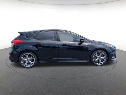 Used 2017 Ford Focus ST FWD image 4
