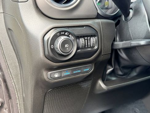 Used 2022 Jeep Wrangler Unlimited Rubicon 4xe w/ Cold Weather Group AWD/4WD image 15